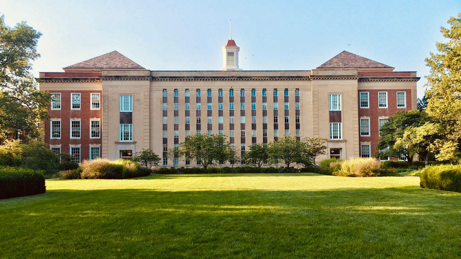 An illustrative college campus building accompanying a story about higher education costs