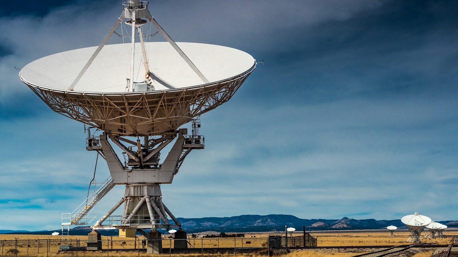 Very Large Array radio telescope dishes in New Mexico, illustrative for cosmology coverage; not the CHIME facility